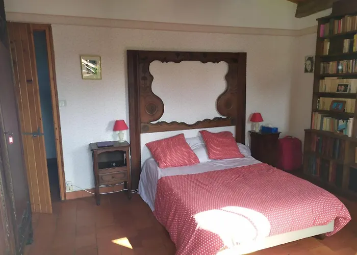 Holiday home Ambiance Cosy Et Jardin Arbore -25